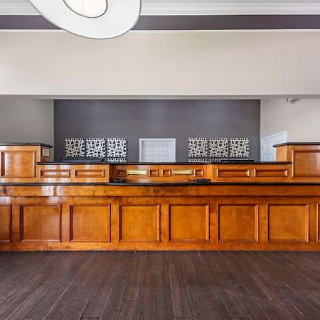 Best Western Inn Of Бренем Екстер'єр фото