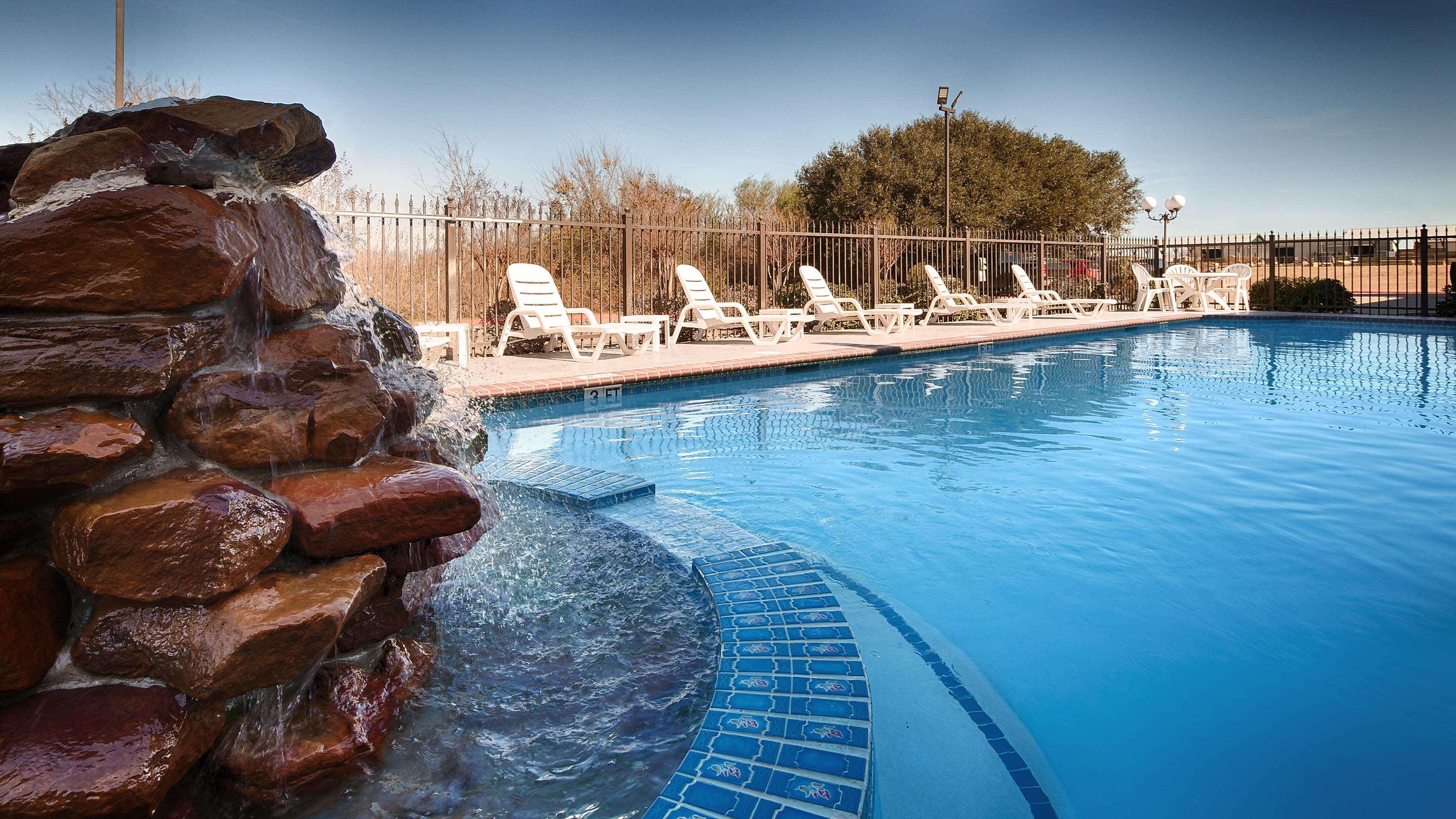 Best Western Inn Of Бренем Екстер'єр фото