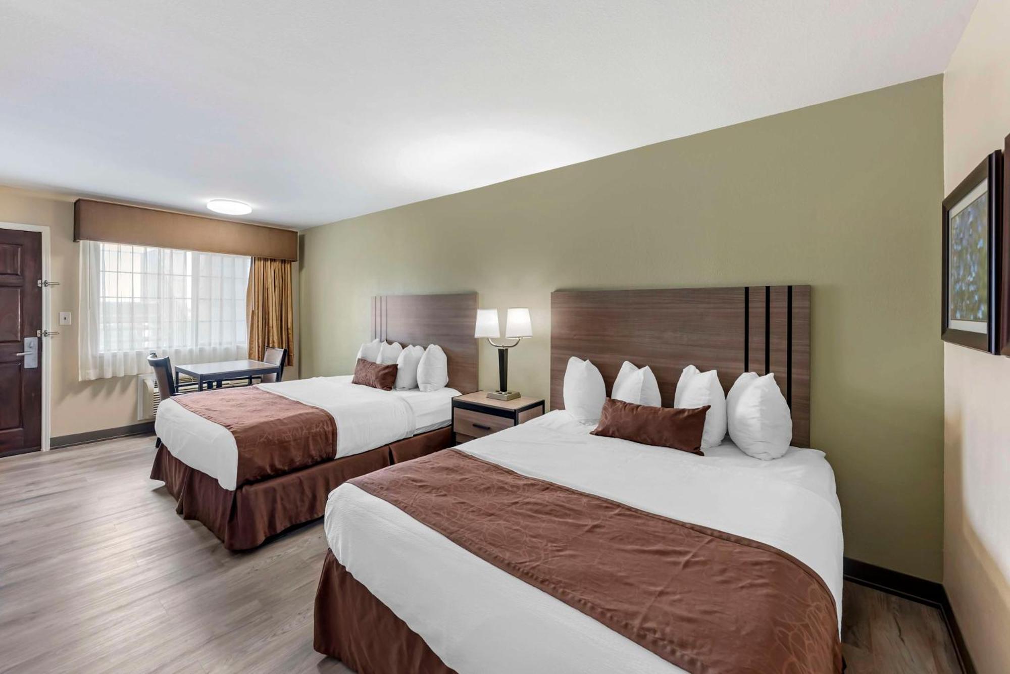 Best Western Inn Of Бренем Екстер'єр фото