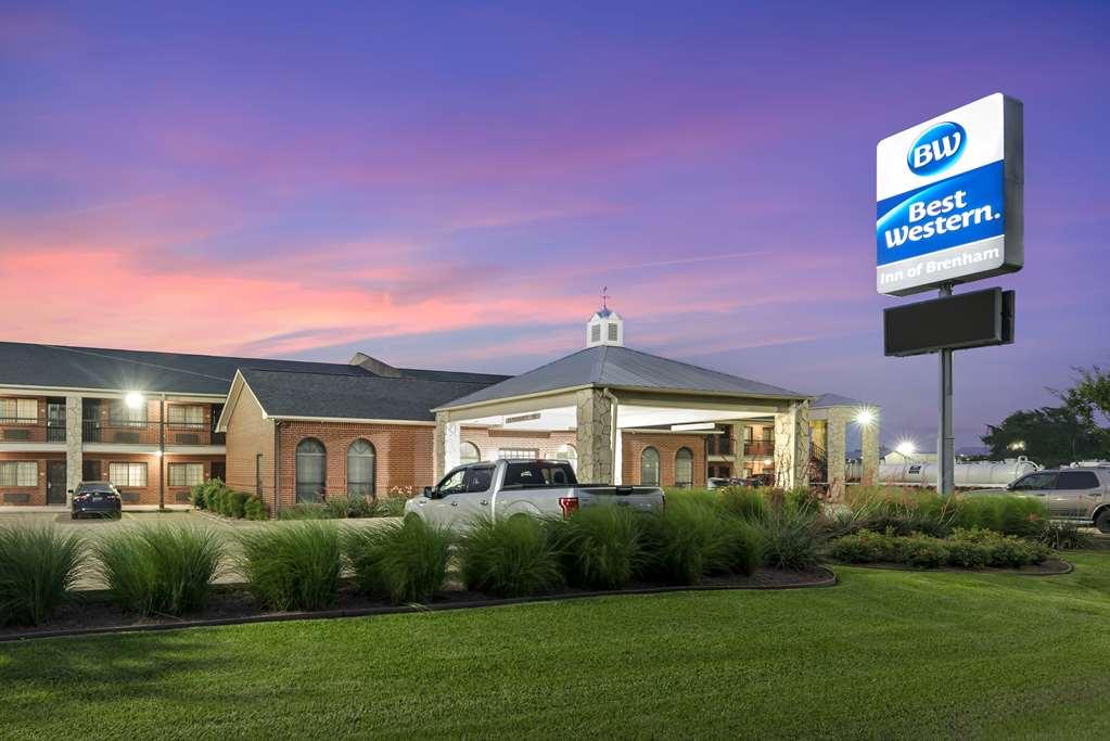 Best Western Inn Of Бренем Екстер'єр фото